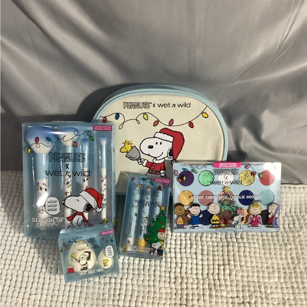 Wet n Wild Peanuts Snoopy Gang 5pc 2022 Set: Bag, Brushes, Sponges & MORE - Picture 2 of 14